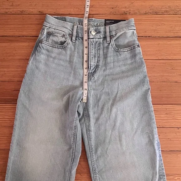 NWT AE Strigid Curvy Super High-Waisted Baggy Straight Jean Light Wash 0 Short - Picture 8 of 11